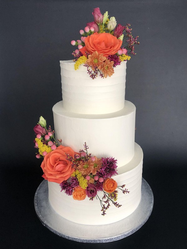 Wedding cake with autumn flowers