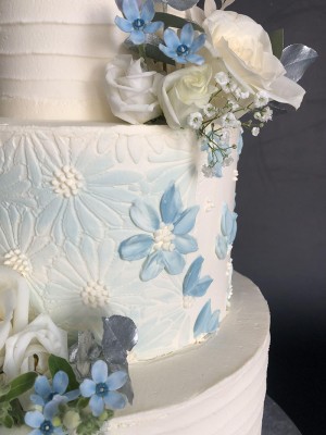Tekstureret blå og hvid bryllupskage